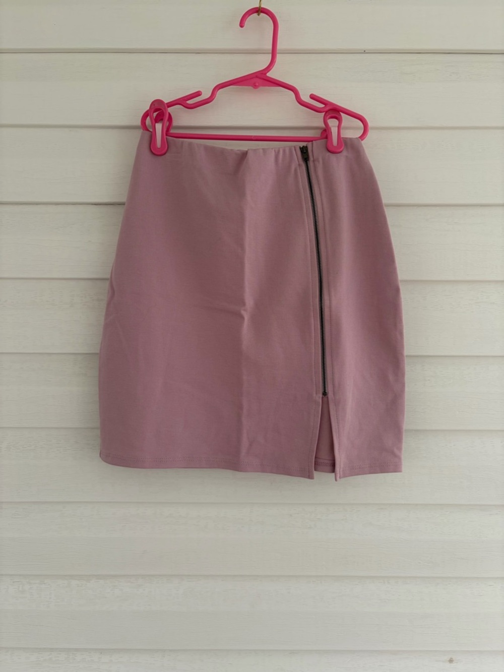 Elegant Pink Zipper Skirt
